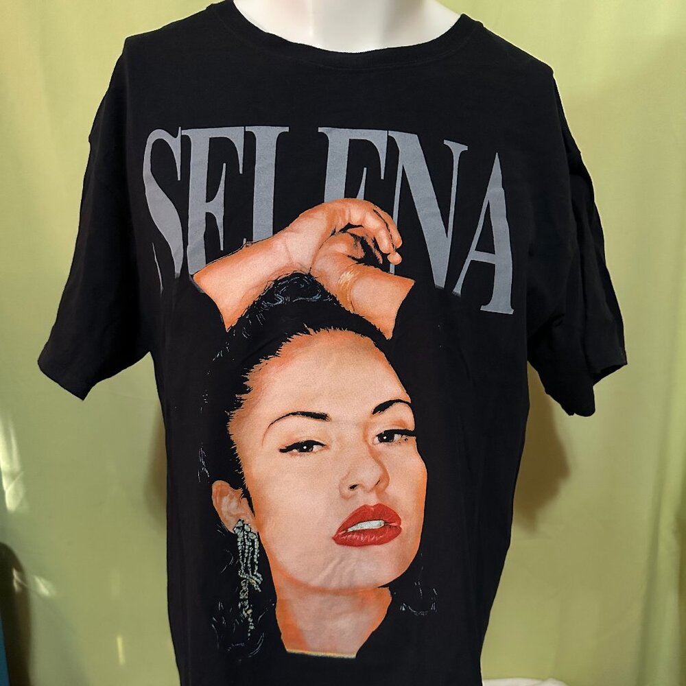 Selena  Como La Flor Bidi Bidi Bom Bom 2023 Men's Black T Shirt Large No Me Qued